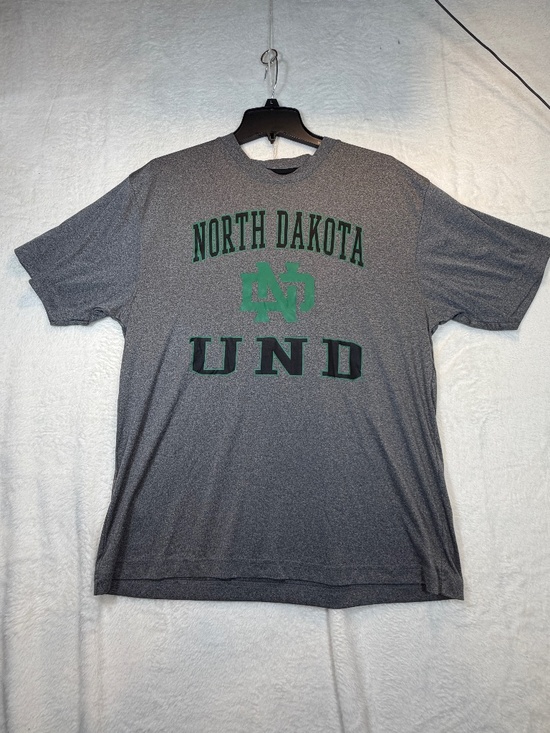Colosseum Athletics Other - Colosseum NCAA North Dakota Fighting Hawks Mens Performance T-Shirt Size Large